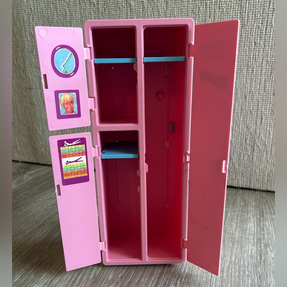 Barbie Gym Locker - Picture 2 of 6